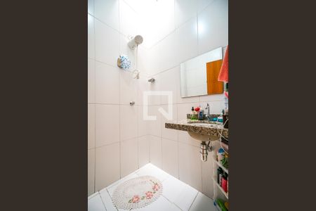 Casa de condomínio à venda com 68m², 3 quartos e 1 vaga Casa de condomínio à venda com 68m², 3 quartos e 1 vagaBanheiro social