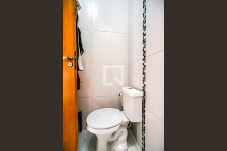 Casa de condomínio à venda com 68m², 3 quartos e 1 vaga Casa de condomínio à venda com 68m², 3 quartos e 1 vagaBanheiro social