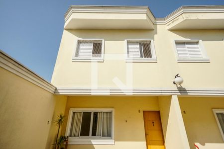 Casa de condomínio à venda com 68m², 3 quartos e 1 vaga Casa de condomínio à venda com 68m², 3 quartos e 1 vagaFachada