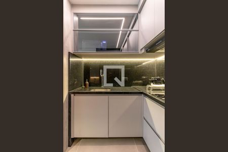 Cozinha de apartamento para alugar com 1 quarto, 30m² em Itaim Bibi, São Paulo