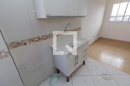 Cozinha e Área de Serviço de apartamento para alugar com 2 quartos, 42m² em Parque Cisper, São Paulo