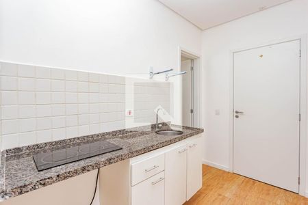 Cozinha de kitnet/studio para alugar com 1 quarto, 17m² em Liberdade, São Paulo