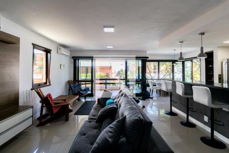 Sala de casa de condomínio para alugar com 5 quartos, 648m² em Enseada, Guarujá