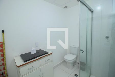 Banheiro de kitnet/studio para alugar com 1 quarto, 27m² em Belenzinho, São Paulo