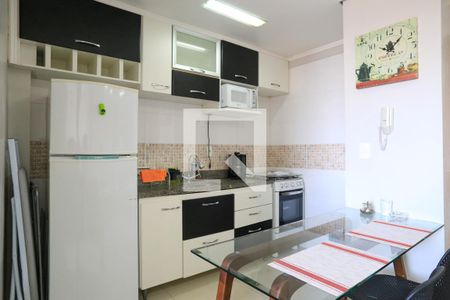 Sala/Cozinha de kitnet/studio para alugar com 1 quarto, 45m² em Centro, Belo Horizonte