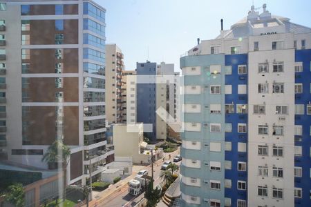 Sala - Vista de apartamento para alugar com 3 quartos, 127m² em Centro, Florianópolis