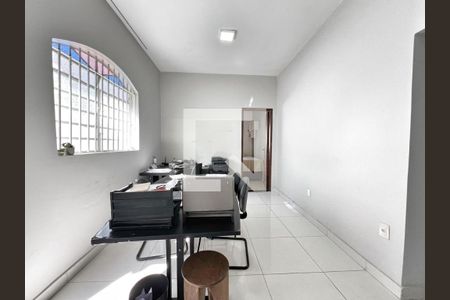 Escritório de casa à venda com 4 quartos, 140m² em Padre Eustáquio, Belo Horizonte