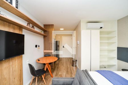 Sala/Quarto de kitnet/studio à venda com 1 quarto, 26m² em Mont’serrat, Porto Alegre