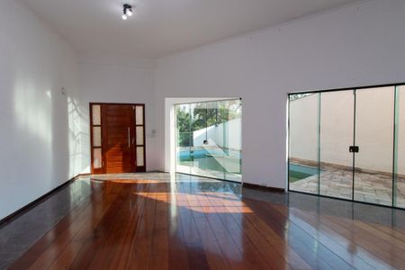 Sala de casa de condomínio para alugar com 3 quartos, 400m² em Barro Branco (zona Norte), São Paulo