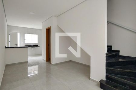 Sala de casa de condomínio para alugar com 2 quartos, 70m² em Tupiry, Praia Grande