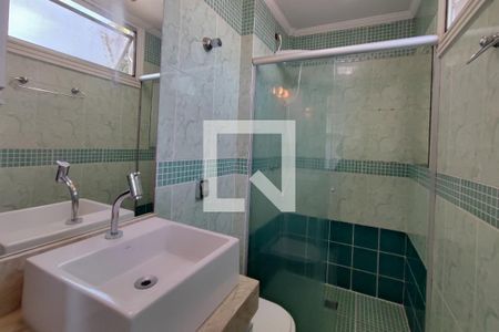 Banheiro de apartamento à venda com 1 quarto, 49m² em Cambuí, Campinas