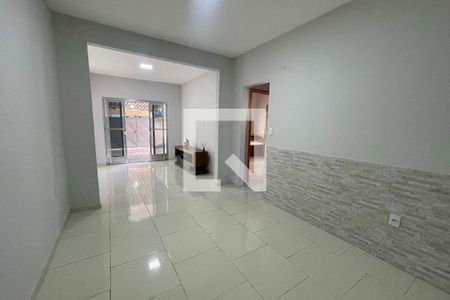 Sala de casa para alugar com 2 quartos, 120m² em Olavo Bilac, Duque de Caxias