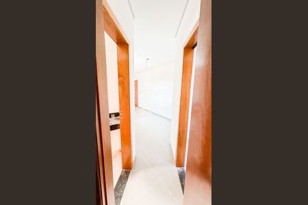 Corredor de apartamento à venda com 2 quartos, 94m² em Vila Scarpelli, Santo André