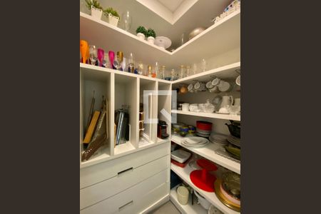 Apartamento à venda com 440m², 6 quartos e 2 vagas Apartamento à venda com 440m², 6 quartos e 2 vagasDespensa