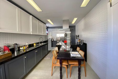 Apartamento à venda com 440m², 6 quartos e 2 vagas Apartamento à venda com 440m², 6 quartos e 2 vagasCozinha