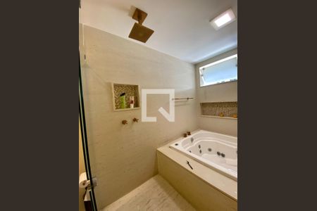 Apartamento à venda com 440m², 6 quartos e 2 vagas Apartamento à venda com 440m², 6 quartos e 2 vagasQuarto 1 - Suite