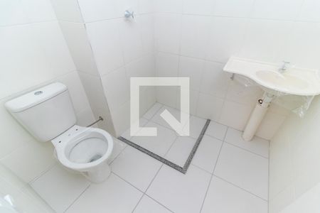 Banheiro de apartamento para alugar com 1 quarto, 27m² em Conjunto Residencial José Bonifácio, São Paulo