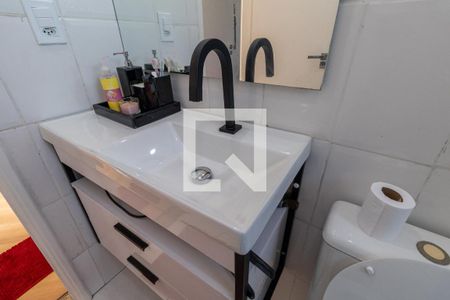 Banheiro  de apartamento à venda com 2 quartos, 52m² em Vila Pierina, São Paulo