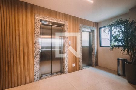 Apartamento para alugar com 35m², 1 quarto e 1 vaga Apartamento para alugar com 35m², 1 quarto e 1 vagaHall elevador