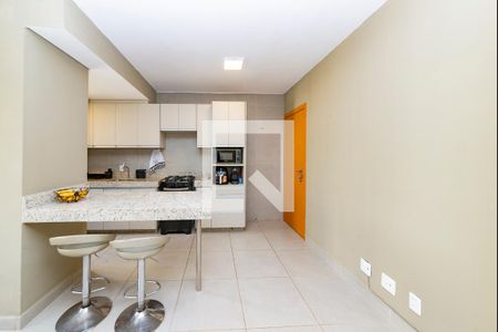 Cozinha de apartamento à venda com 2 quartos, 68m² em Vila da Serra, Nova Lima