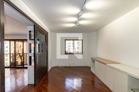 Sala de TV de apartamento para alugar com 4 quartos, 245m² em Itaim Bibi, São Paulo