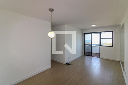 Sala de apartamento para alugar com 3 quartos, 76m² em Barra da Tijuca, Rio de Janeiro