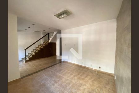 Sala de casa à venda com 4 quartos, 200m² em Rocha, Rio de Janeiro