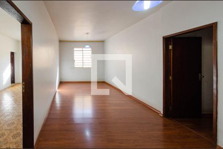 Sala de casa à venda com 3 quartos, 309m² em Carlos Prates, Belo Horizonte