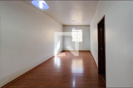 Sala de casa à venda com 3 quartos, 309m² em Carlos Prates, Belo Horizonte