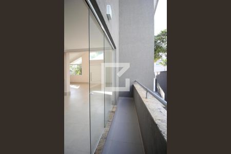 Sacada de casa de condomínio para alugar com 4 quartos, 580m² em Residencial Morada dos Lagos, Barueri