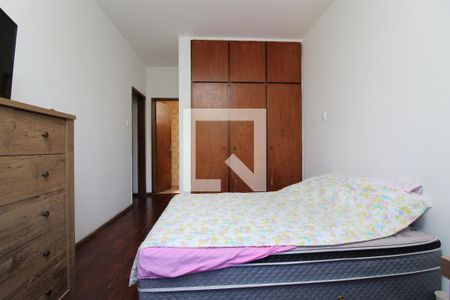 Quarto  de apartamento à venda com 3 quartos, 120m² em Santo Antônio, Belo Horizonte