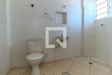 Banheiro de kitnet/studio para alugar com 1 quarto, 24m² em Santa Ifigênia, São Paulo