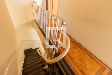 Escadas de casa à venda com 3 quartos, 240m² em Vila Monumento, São Paulo