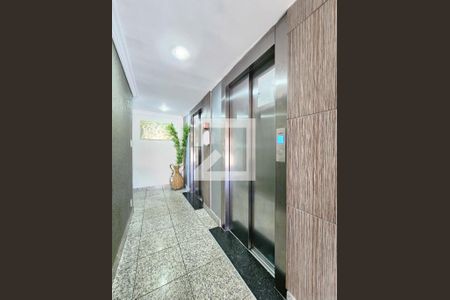 Hall de entrada de apartamento para alugar com 3 quartos, 73m² em Sagrada Família, Belo Horizonte