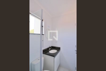 Banheiro de apartamento à venda com 1 quarto, 28m² em Vila Oratório, São Paulo