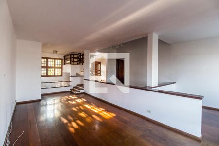 Sala de TV de casa de condomínio para alugar com 6 quartos, 537m² em Alphaville, Santana de Parnaíba