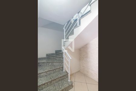 Escada de Entrada de casa à venda com 3 quartos, 190m² em Vila Linda, Santo André