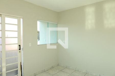 Sala de casa para alugar com 2 quartos, 70m² em Itaquera, São Paulo