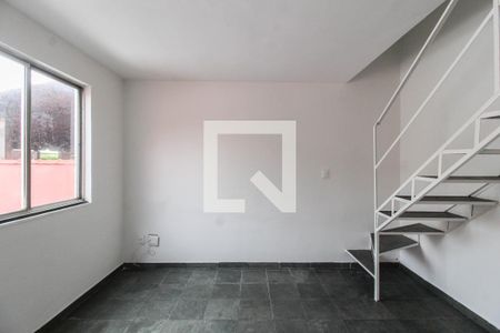 Sala de casa para alugar com 2 quartos, 99m² em Rocha Sobrinho, Mesquita