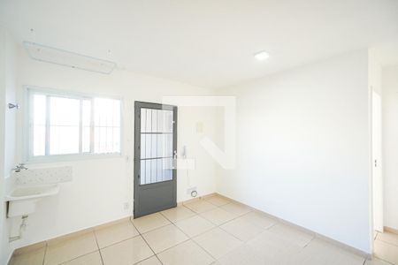 Sala e cozinha de apartamento para alugar com 1 quarto, 28m² em Chácara Santo Antônio (zona Leste), São Paulo