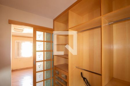 Closet de casa de condomínio para alugar com 2 quartos, 180m² em Vila Leonor, São Paulo