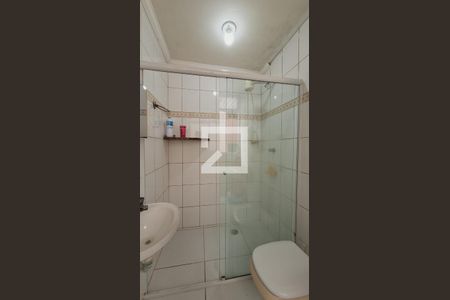 Banheiro de kitnet/studio para alugar com 1 quarto, 30m² em Guilhermina, Praia Grande