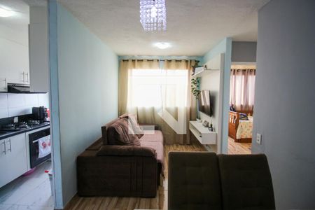 Sala de apartamento para alugar com 2 quartos, 42m² em Jardim das Oliveiras, Itaquaquecetuba