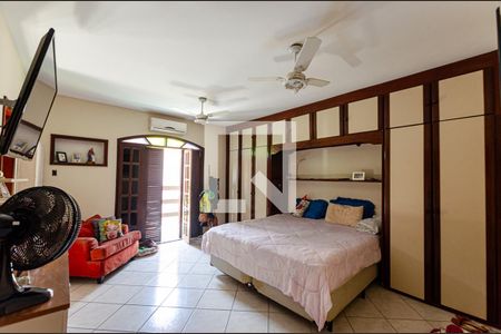 Casa à venda com 450m², 4 quartos e 2 vagas Casa à venda com 450m², 4 quartos e 2 vagasSuite Master