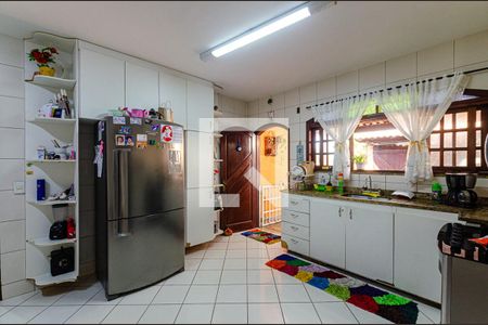 Casa à venda com 450m², 4 quartos e 2 vagas Casa à venda com 450m², 4 quartos e 2 vagasCozinha