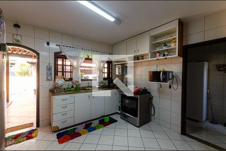 Casa à venda com 450m², 4 quartos e 2 vagas Casa à venda com 450m², 4 quartos e 2 vagasCozinha