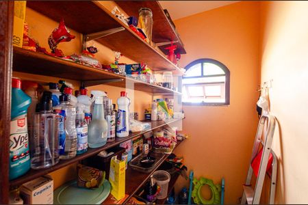 Casa à venda com 450m², 4 quartos e 2 vagas Casa à venda com 450m², 4 quartos e 2 vagasDespensa