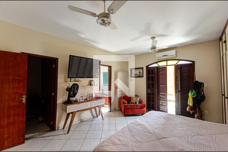 Casa à venda com 450m², 4 quartos e 2 vagas Casa à venda com 450m², 4 quartos e 2 vagasSuite Master