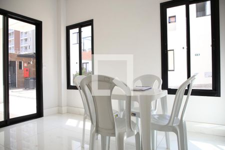 Sala de casa de condomínio para alugar com 3 quartos, 146m² em Jardim Atlatico, Goiânia