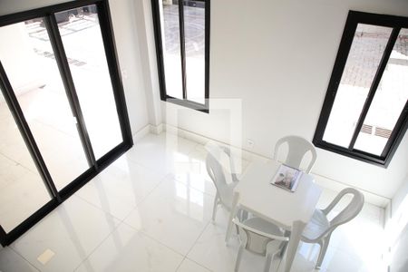 Sala de casa de condomínio para alugar com 3 quartos, 146m² em Jardim Atlatico, Goiânia